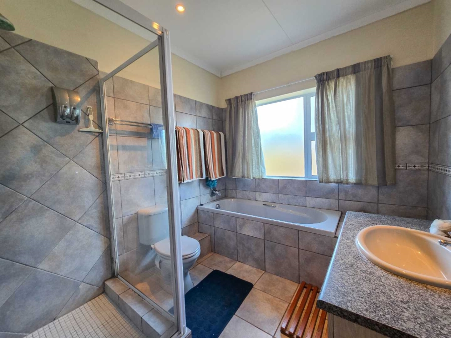 3 Bedroom Property for Sale in Stilbaai Wes Western Cape